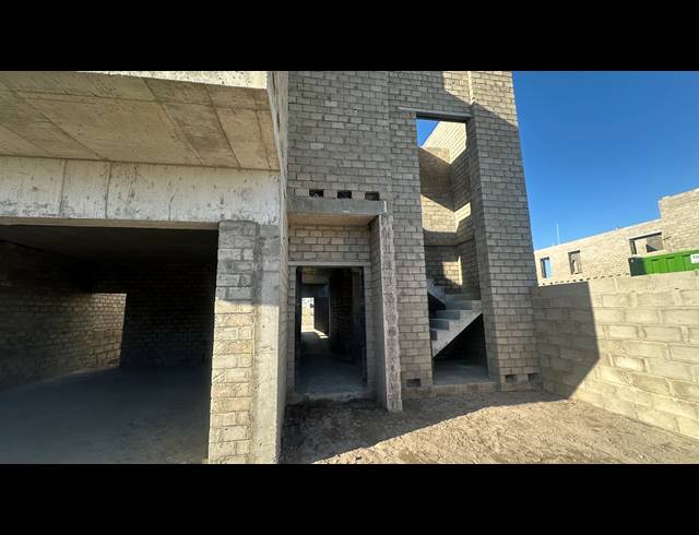 4 BEDROOM HOUSE FOR SALE IN SANDOWN